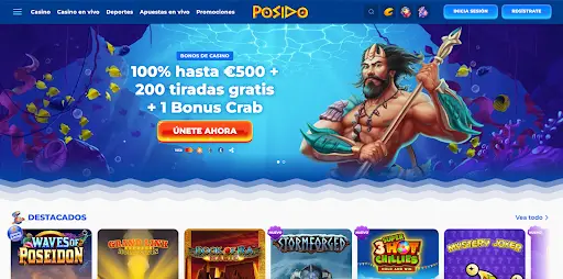 Hombre tritón con tridente en el fondo del mar frente a un cartel de bienvenida de Posido Casino